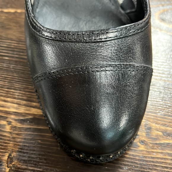 Gorgeous Burberry Black Leather w/ Accent Buckles Round Toe - Size 40 - Picture 4 of 9